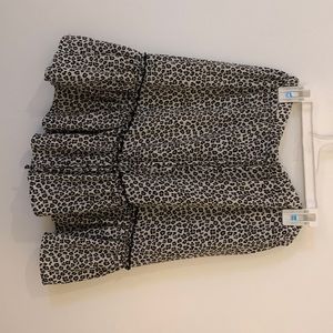 Size medium animal print skirt! True to size and in great condition!